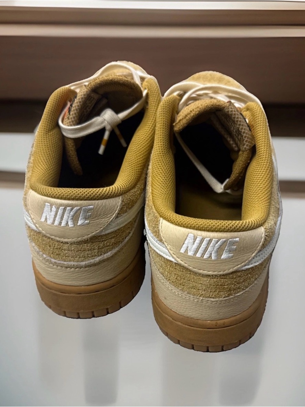 Nike Men’s Tan, White & Gold Low-Top Sneakers - Picture 5 of 6